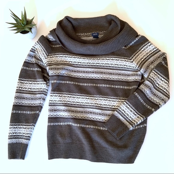 { IZOD } Turtleneck/Cowl Neck Sweater Sz M - Picture 1 of 4